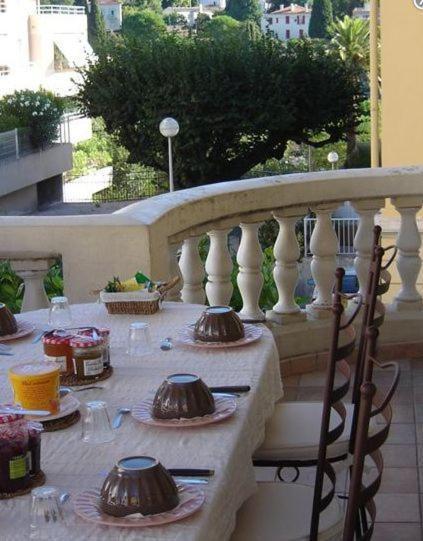 Aux 3 Lits Qui Chantent - Au Village Vence Dış mekan fotoğraf